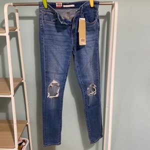 NWT. 721 High Rise Skinny Levi Strauss Jeans.